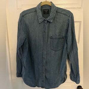 Abercrombie & Fitch Chambray Shirt size M